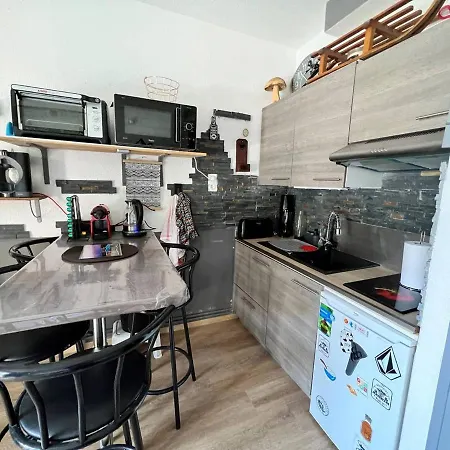 Au Centre Des Angles Avec Balcon, Casier à Skis, Et Kitchenette équipée - Fr-1-593-86