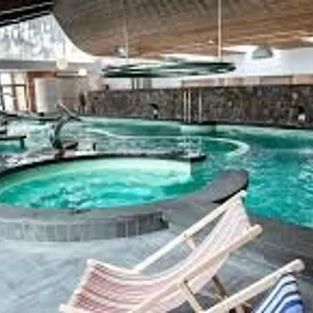 Au Centre Des Angles Avec Balcon, Casier à Skis, Et Kitchenette équipée - Fr-1-593-86 *